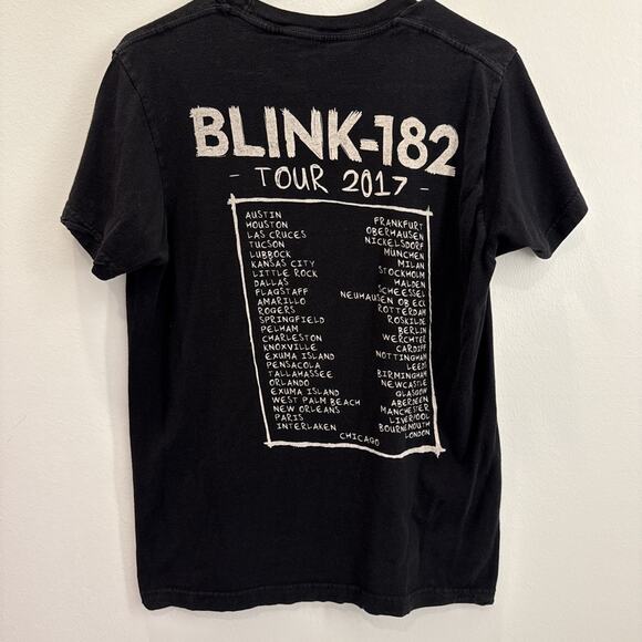 VTG Band Tee Blink-182 Concert Tour 2017 Black T-shirt Punk Grunge Smile Men’s M - Picture 6 of 8